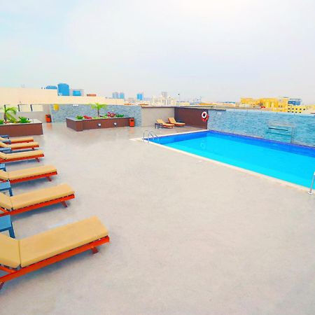 The Grand Lux Hotel Doha Exterior foto Rooftop pool at the hotel