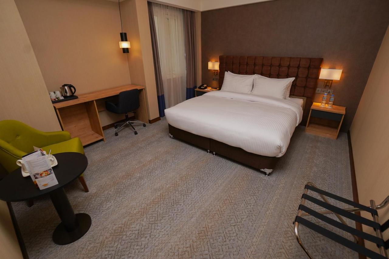 The Grand Lux Hotel Doha Exterior foto A room at the hotel