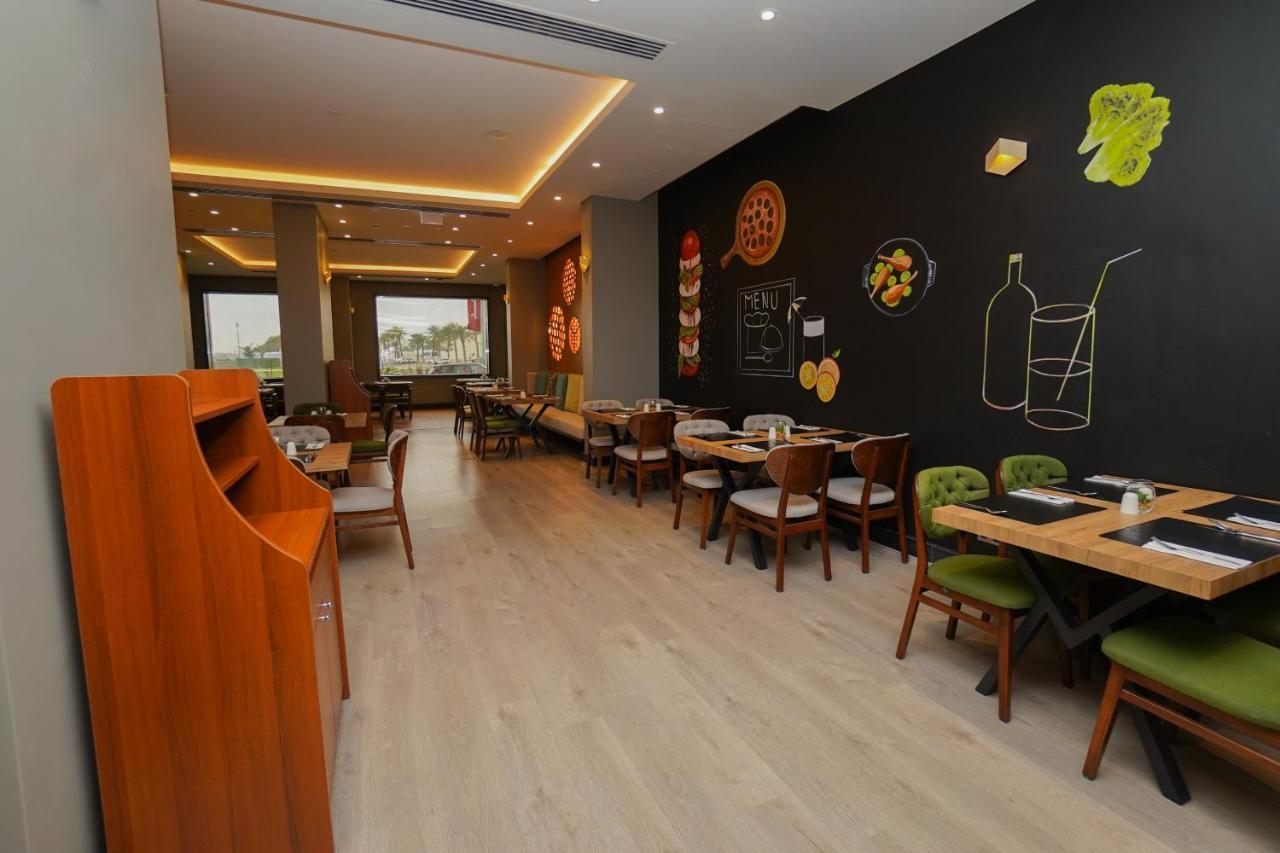 The Grand Lux Hotel Doha Exterior foto Interior of a restaurant in Cairo, Egypt