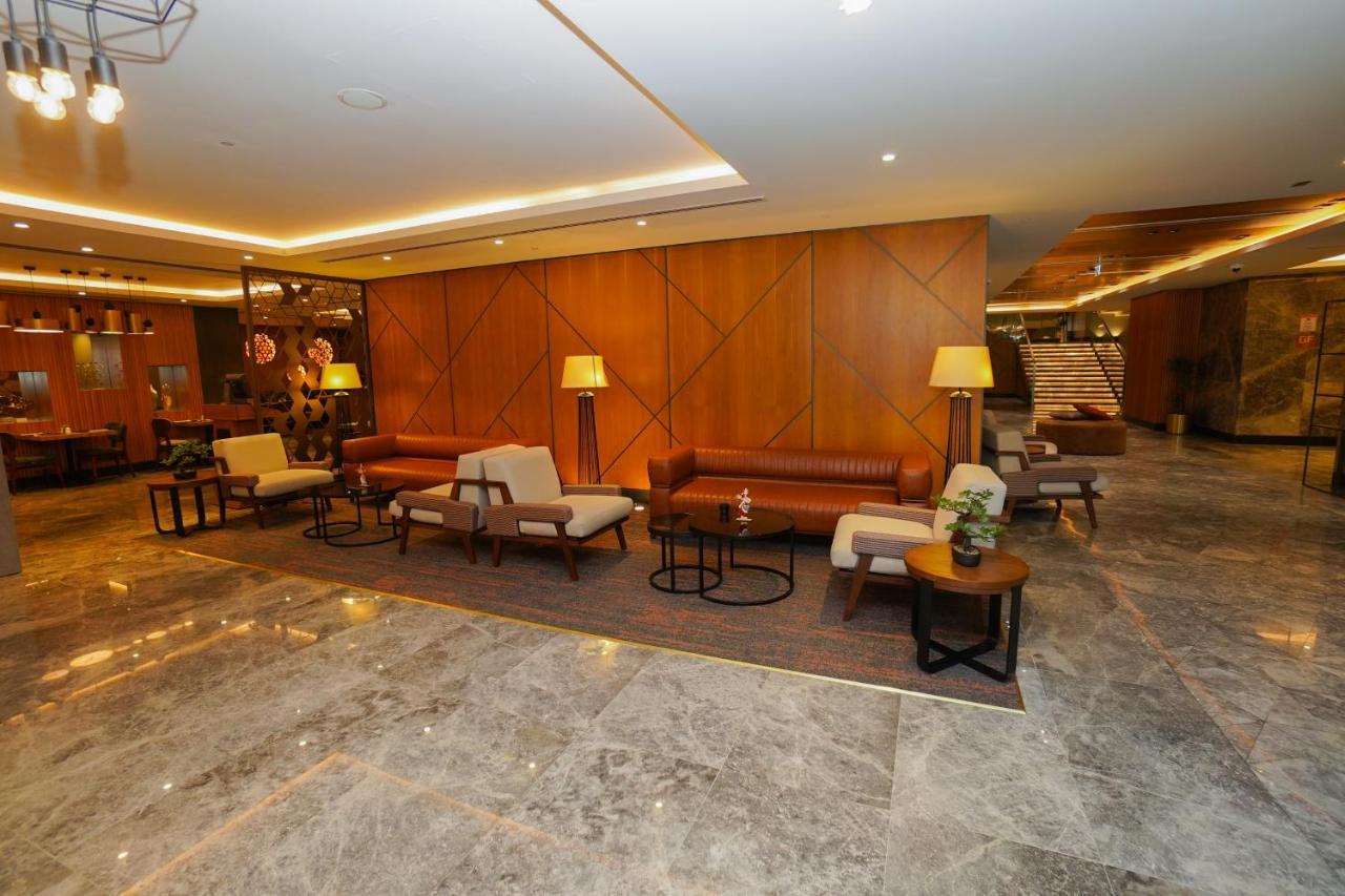 The Grand Lux Hotel Doha Exterior foto The lobby of the hotel